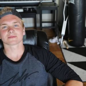 Meet your Posher, Nick